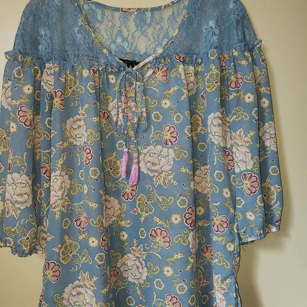 Lace Blouse - Picture 7 of 8